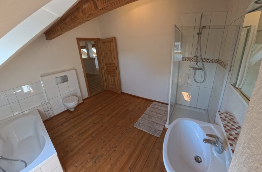 2nd-Floor-Bath2