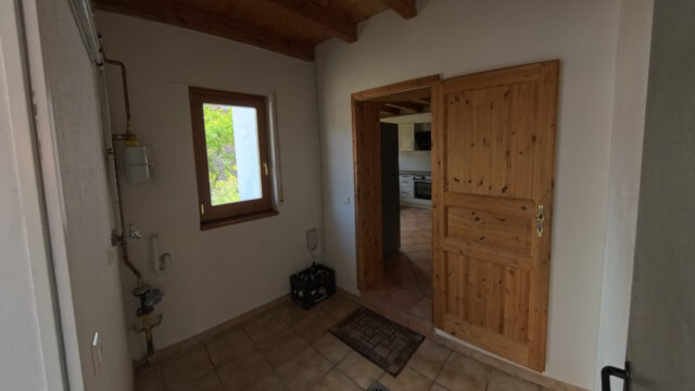 Garage-Entrance-to-Pantry